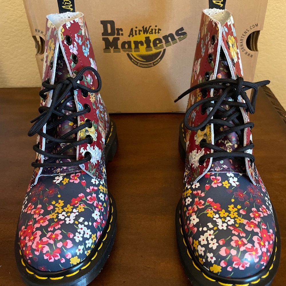 Brand new Doc Martens Floral Mix Backhand Pascal Boots size 7